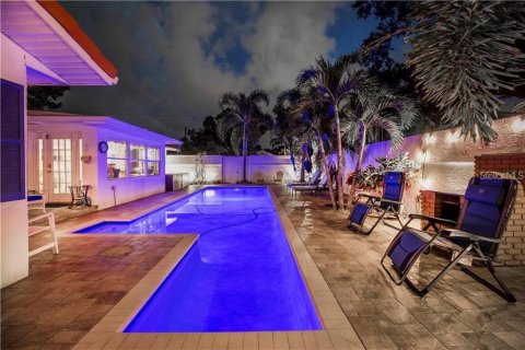 House in Saint Petersburg, Florida 3 bedrooms, 255.48 sq.m. № 1881146 - photo 30