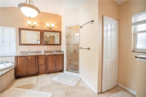 House in Saint Petersburg, Florida 3 bedrooms, 255.48 sq.m. № 1881146 - photo 14