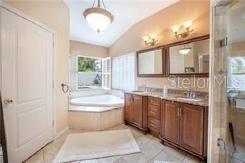 House in Saint Petersburg, Florida 3 bedrooms, 255.48 sq.m. № 1881146 - photo 15