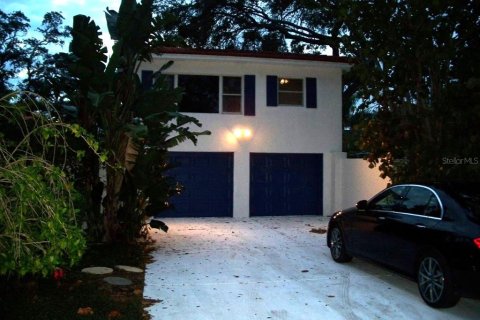 House in Saint Petersburg, Florida 3 bedrooms, 255.48 sq.m. № 1881146 - photo 3