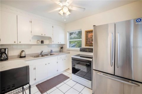 House in Saint Petersburg, Florida 3 bedrooms, 255.48 sq.m. № 1881146 - photo 21