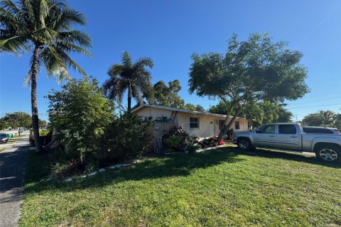 Купить коммерческую недвижимость в Форт-Лодердейл, Флорида 157.56м2, № 1973726 - фото 3