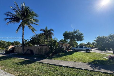 Купить коммерческую недвижимость в Форт-Лодердейл, Флорида 157.56м2, № 1973726 - фото 6