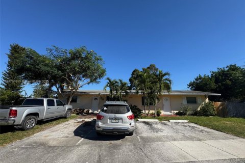 Купить коммерческую недвижимость в Форт-Лодердейл, Флорида 157.56м2, № 1973726 - фото 2