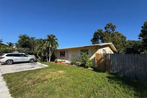 Купить коммерческую недвижимость в Форт-Лодердейл, Флорида 157.56м2, № 1973726 - фото 4