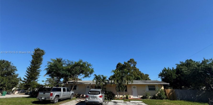 Коммерческая недвижимость в Форт-Лодердейл, Флорида 157.56м2 № 1973726