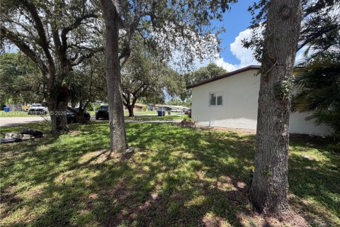 Villa ou maison à vendre à Hollywood, Floride: 3 chambres, 116.13 m2 № 2266021 - photo 2