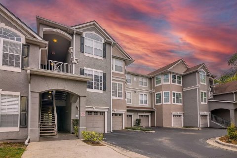Condo in Orlando, Florida, 2 bedrooms  № 2227738 - photo 2