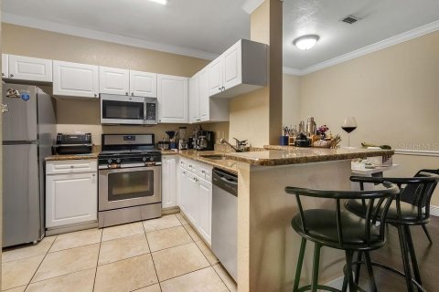Condo in Orlando, Florida, 2 bedrooms  № 2227738 - photo 9
