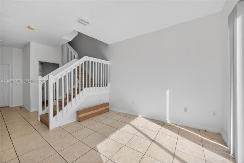 Adosado en venta en Miami, Florida, 3 dormitorios, 134.89 m2 № 2011517 - foto 5