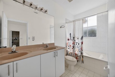 Adosado en venta en Miami, Florida, 3 dormitorios, 134.89 m2 № 2011517 - foto 21