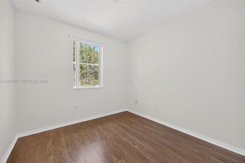 Adosado en venta en Miami, Florida, 3 dormitorios, 134.89 m2 № 2011517 - foto 23