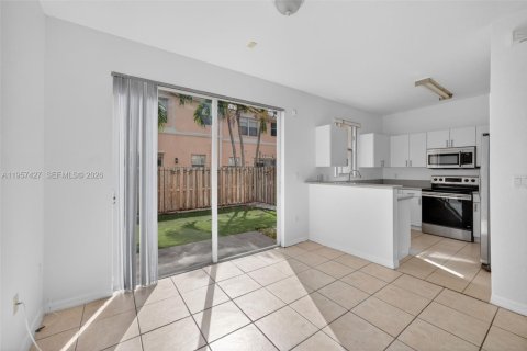 Adosado en venta en Miami, Florida, 3 dormitorios, 134.89 m2 № 2011517 - foto 12