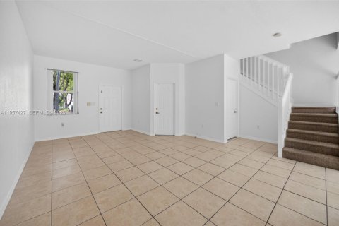 Adosado en venta en Miami, Florida, 3 dormitorios, 134.89 m2 № 2011517 - foto 4