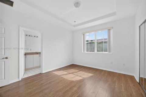 Adosado en venta en Miami, Florida, 3 dormitorios, 134.89 m2 № 2011517 - foto 16