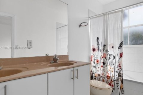 Adosado en venta en Miami, Florida, 3 dormitorios, 134.89 m2 № 2011517 - foto 22