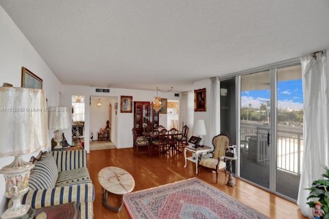 Снять в аренду кондоминиум в Авентура, Флорида 2 спальни, 149.11м2, № 2037683 - фото 4