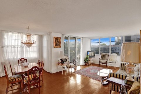 Снять в аренду кондоминиум в Авентура, Флорида 2 спальни, 149.11м2, № 2037683 - фото 3