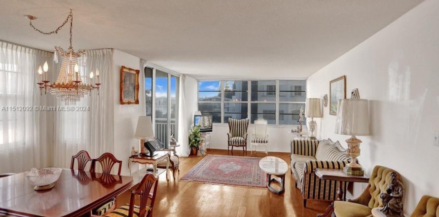 Кондоминиум с 2 спальнями в Авентура, Флорида № 2037683