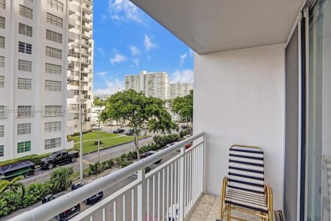 Снять в аренду кондоминиум в Авентура, Флорида 2 спальни, 149.11м2, № 2037683 - фото 29