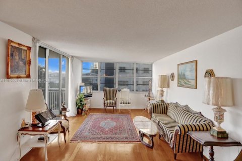 Снять в аренду кондоминиум в Авентура, Флорида 2 спальни, 149.11м2, № 2037683 - фото 2