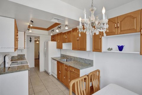 Снять в аренду кондоминиум в Авентура, Флорида 2 спальни, 149.11м2, № 2037683 - фото 16