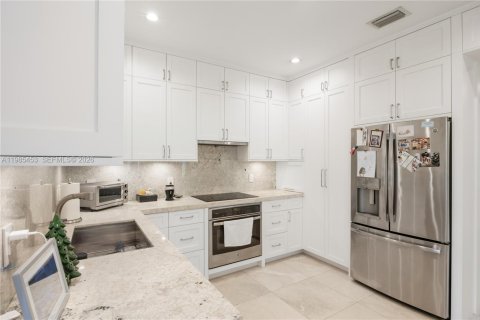 Touwnhouse à louer à Palmetto Bay, Floride: 4 chambres, 242.94 m2 № 2047029 - photo 5