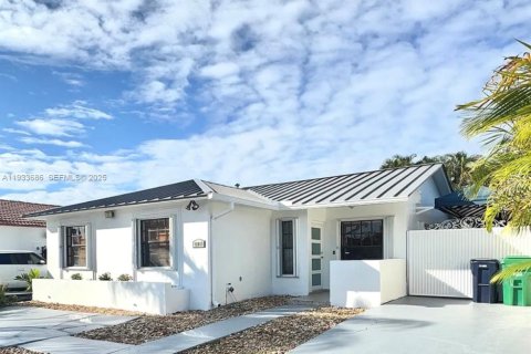 Villa ou maison à Miami, Floride 3 chambres, 150.41 m2 № 2037944