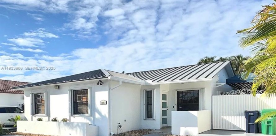 Villa ou maison à Miami, Floride 3 chambres, 150.41 m2 № 2037944