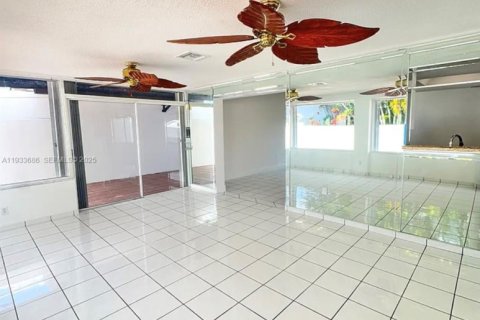 Villa ou maison à louer à Miami, Floride: 3 chambres, 150.41 m2 № 2037944 - photo 5