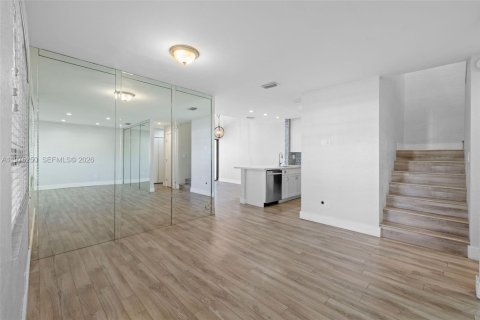Townhouse in Aventura, Florida 2 bedrooms, 118.17 sq.m. № 2036218 - photo 9