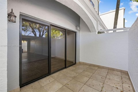 Townhouse in Aventura, Florida 2 bedrooms, 118.17 sq.m. № 2036218 - photo 11