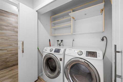 Townhouse in Aventura, Florida 2 bedrooms, 118.17 sq.m. № 2036218 - photo 23