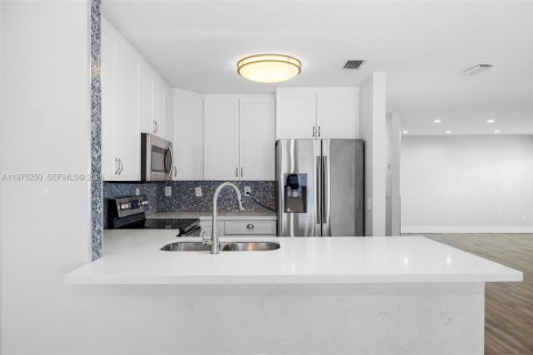 Townhouse in Aventura, Florida 2 bedrooms, 118.17 sq.m. № 2036218 - photo 2