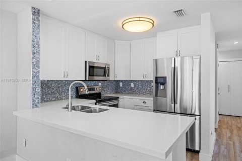 Townhouse in Aventura, Florida 2 bedrooms, 118.17 sq.m. № 2036218 - photo 3