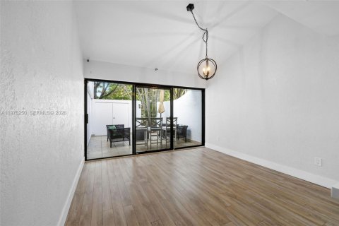 Townhouse in Aventura, Florida 2 bedrooms, 118.17 sq.m. № 2036218 - photo 5