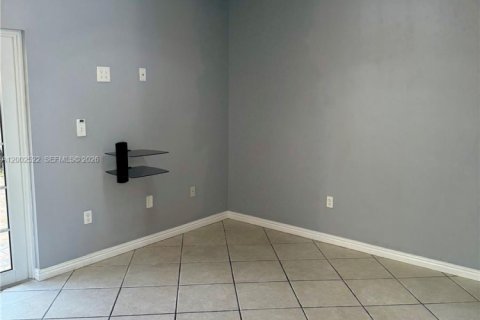 Townhouse in Miami, Florida 4 bedrooms, 172.05 sq.m. № 2067893 - photo 6