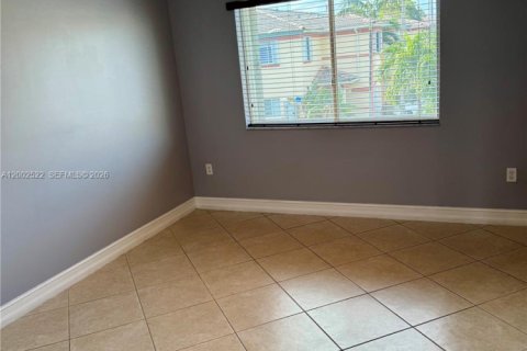 Townhouse in Miami, Florida 4 bedrooms, 172.05 sq.m. № 2067893 - photo 17