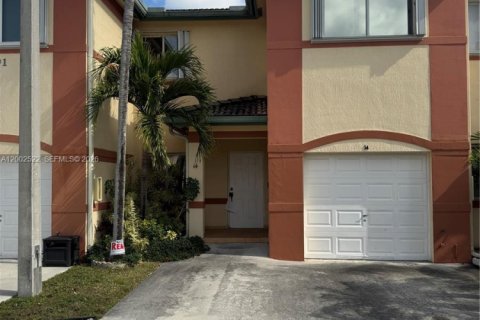 Townhouse in Miami, Florida 4 bedrooms, 172.05 sq.m. № 2067893 - photo 2
