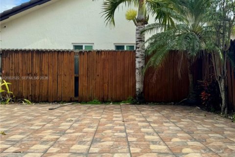 Townhouse in Miami, Florida 4 bedrooms, 172.05 sq.m. № 2067893 - photo 13