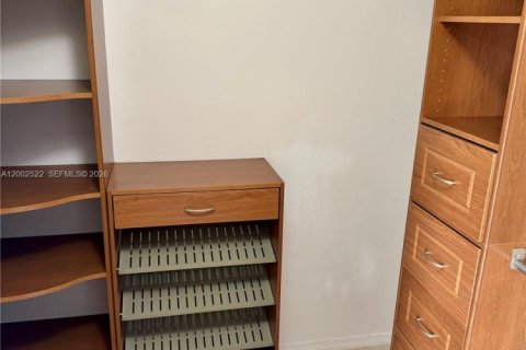 Townhouse in Miami, Florida 4 bedrooms, 172.05 sq.m. № 2067893 - photo 20