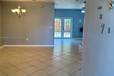 Townhouse in Miami, Florida 4 bedrooms, 172.05 sq.m. № 2067893 - photo 4