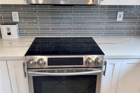 Townhouse in Miami, Florida 4 bedrooms, 172.05 sq.m. № 2067893 - photo 10