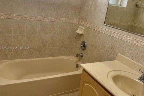 Townhouse in Miami, Florida 4 bedrooms, 172.05 sq.m. № 2067893 - photo 22