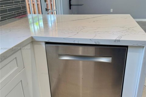 Townhouse in Miami, Florida 4 bedrooms, 172.05 sq.m. № 2067893 - photo 12