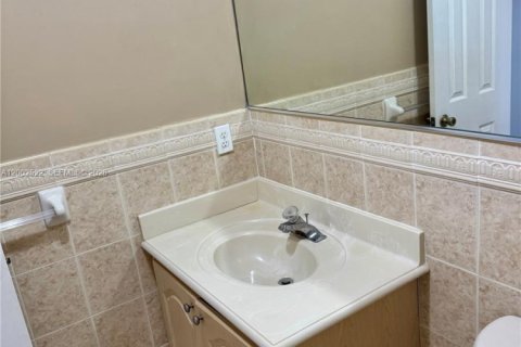 Townhouse in Miami, Florida 4 bedrooms, 172.05 sq.m. № 2067893 - photo 15