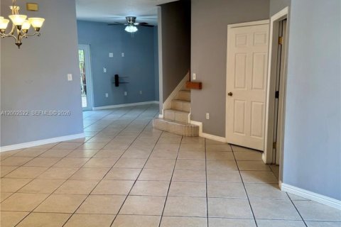 Townhouse in Miami, Florida 4 bedrooms, 172.05 sq.m. № 2067893 - photo 5