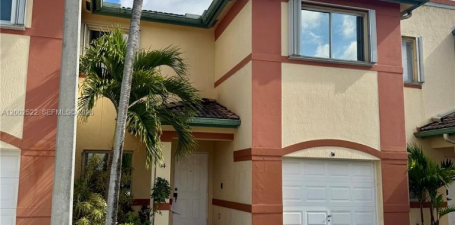 Townhouse in Miami, Florida 4 bedrooms, 172.05 sq.m. № 2067893