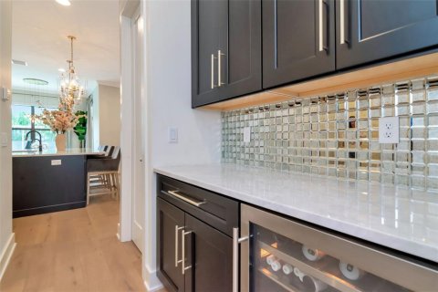 Casa en alquiler en Tampa, Florida, 5 dormitorios, 421.03 m2 № 1895073 - foto 18