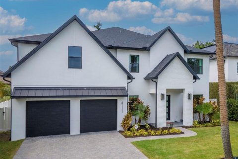 Casa en alquiler en Tampa, Florida, 5 dormitorios, 421.03 m2 № 1895073 - foto 1